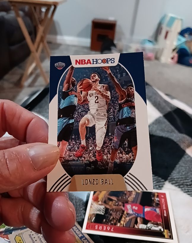 2020-21 Panini NBA Hoops #15 Lonzo Ball — front