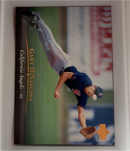 1995 Upper Deck #19 Gary DiSarcina — front