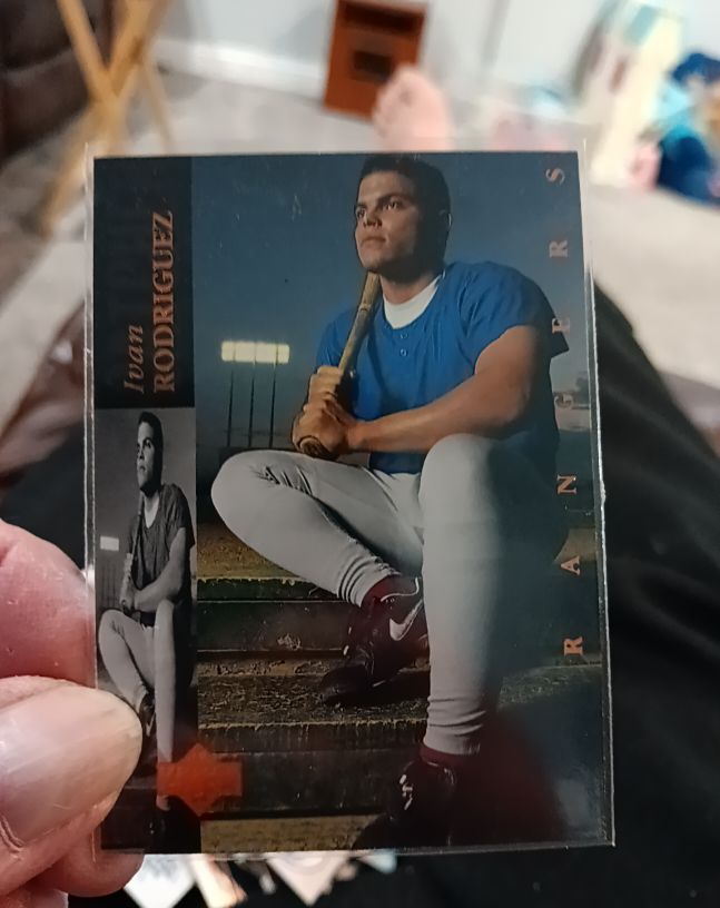 1994 Upper Deck #245 Ivan Rodriguez — front