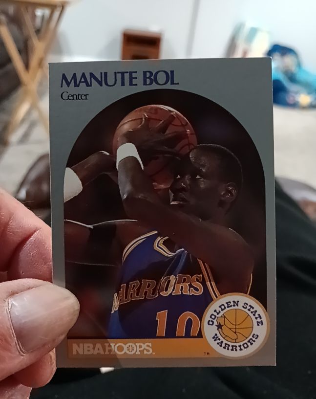 1990 NBA Hoops #112 Manute Bol — front