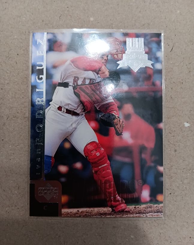 1998 Upper Deck #230 Ivan Rodriguez — front