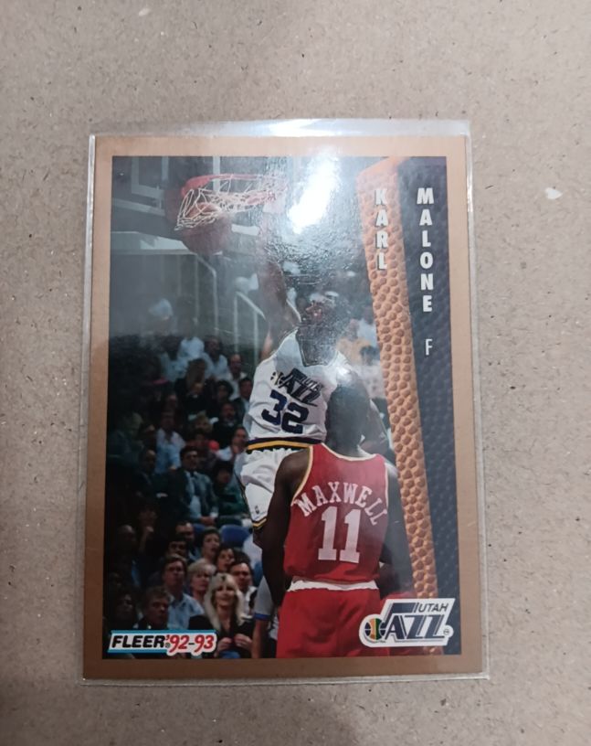 1992-93 Fleer #225 Karl Malone — front