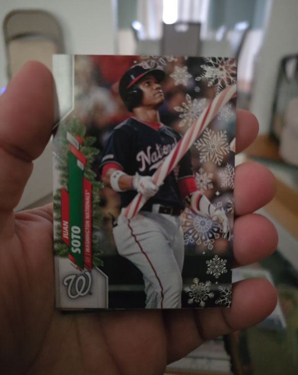 2020 Topps Holiday #HW196 Juan Soto — front