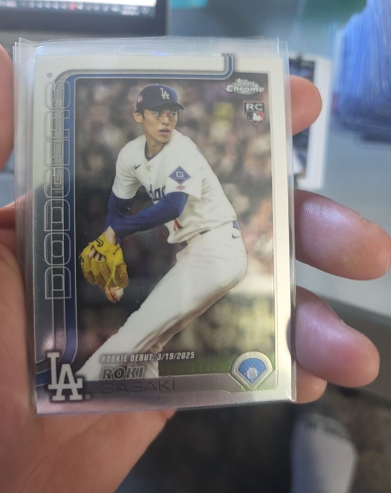 2025 Topps Chrome Update Series #USC73 Roki Sasaki Rookie Debut Dodgers — front