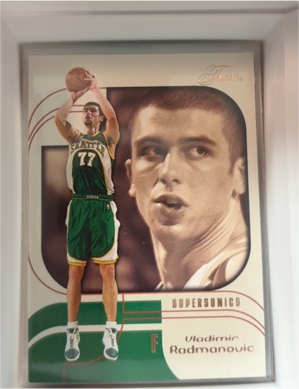 2002-03 Flair #82 Vladimir Radmanovic — front