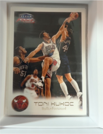 1999-00 Fleer Focus #55 Toni Kukoc — front