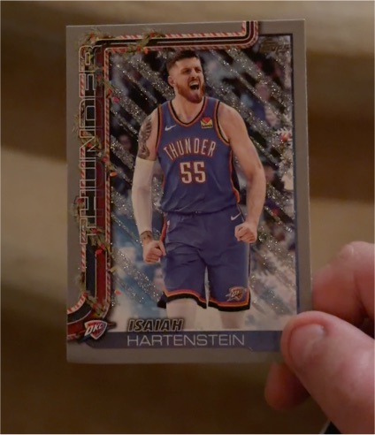 2025-26 Topps Holiday #H95 Isaiah Hartenstein — front