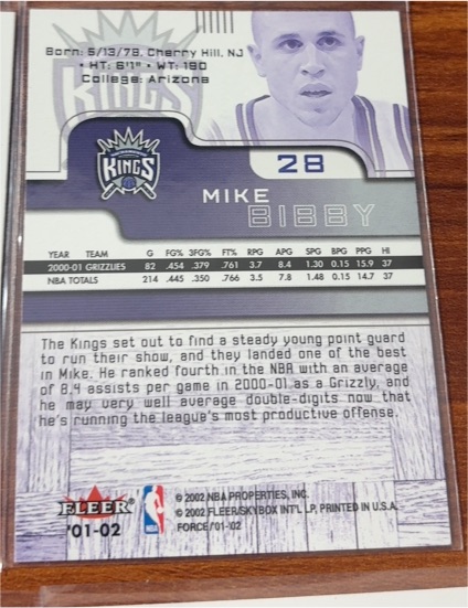 2001-02 Fleer #28 Mike Bibby — front