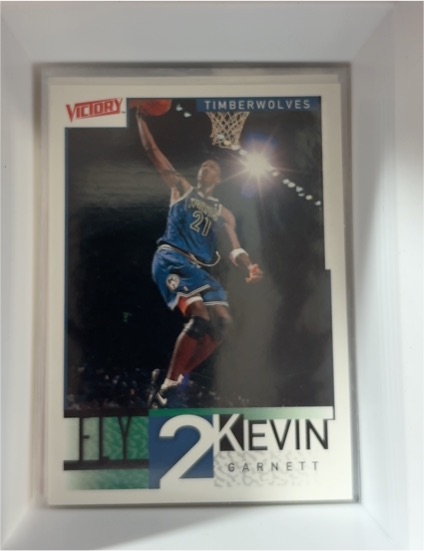 2000-01 Upper Deck Victory #307 Kevin Garnett — front