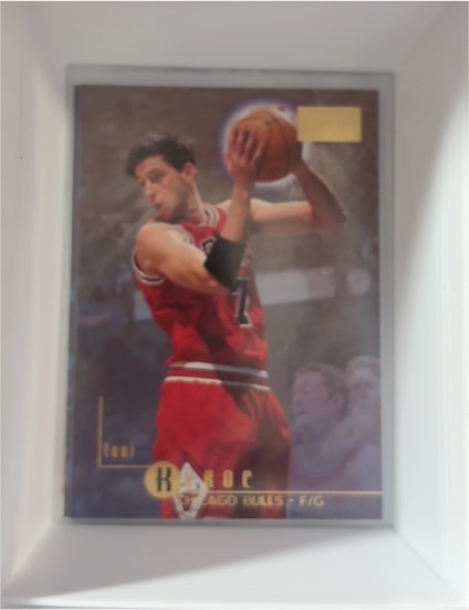 1996-97 SkyBox Premium #17 Toni Kukoc — front