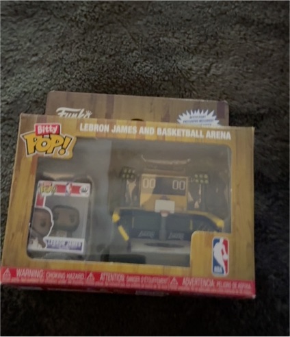 Funko Bitty Pop! NBA LeBron James & LA Lakers Basketball Arena — front