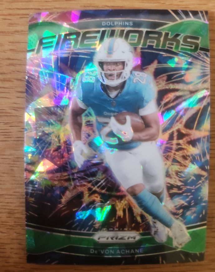 2024 Panini Prizm #12 De'Von Achane Fireworks Green Prizm Miami Dolphins — front