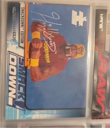 2002 Fleer WWE RAW vs SmackDown! #9 Hulk Hogan — front