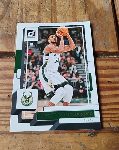 2022-23 Donruss #53 Giannis Antetokounmpo — front