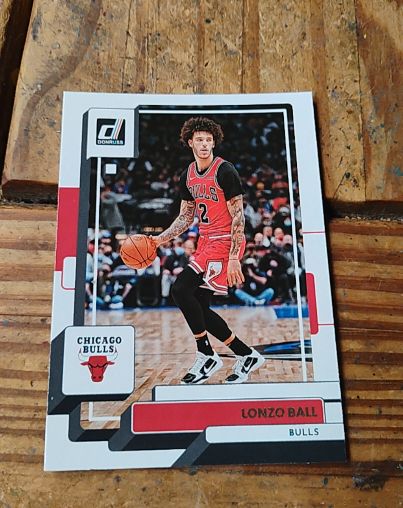 2022-23 Donruss #29 Lonzo Ball Chicago Bulls — front