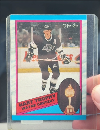 1989-90 O-Pee-Chee #320 Wayne Gretzky Hart Trophy — front
