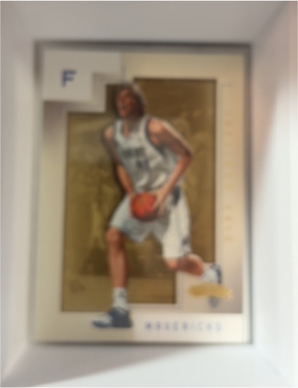 2001 Fleer Showcase Dirk Nowitzki — front