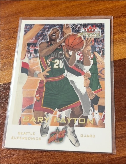 2000 Fleer Focus #141 Gary Payton — front