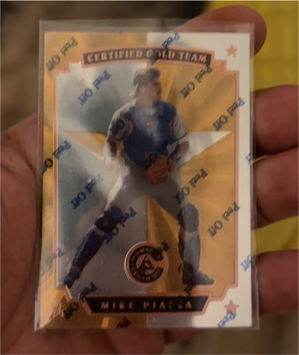 1997 Pinnacle Certified Gold Team #10 Mike Piazza — front