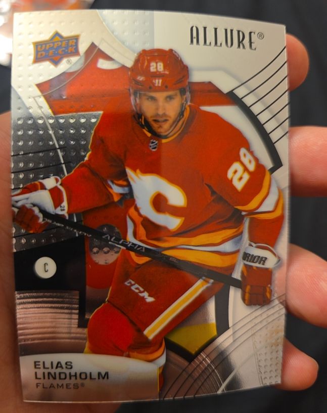 2021-22 Upper Deck Allure #77 Elias Lindholm — front