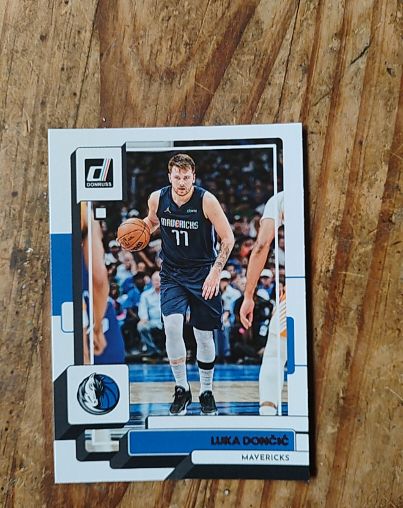 2022-23 Panini Donruss #143 Luka Dončić — front