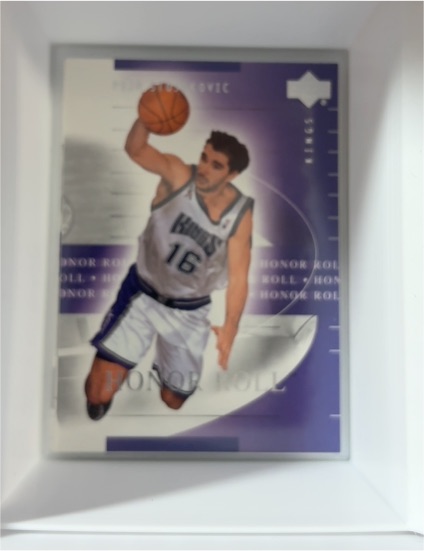 2003 Upper Deck Honor Roll #16 Sasha Vujacic — front
