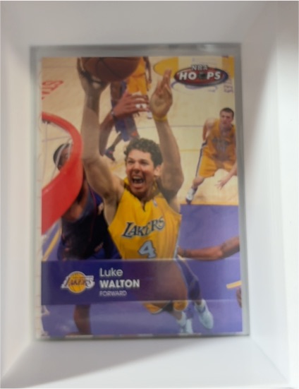 2005 NBA Hoops #4 Luke Walton — front