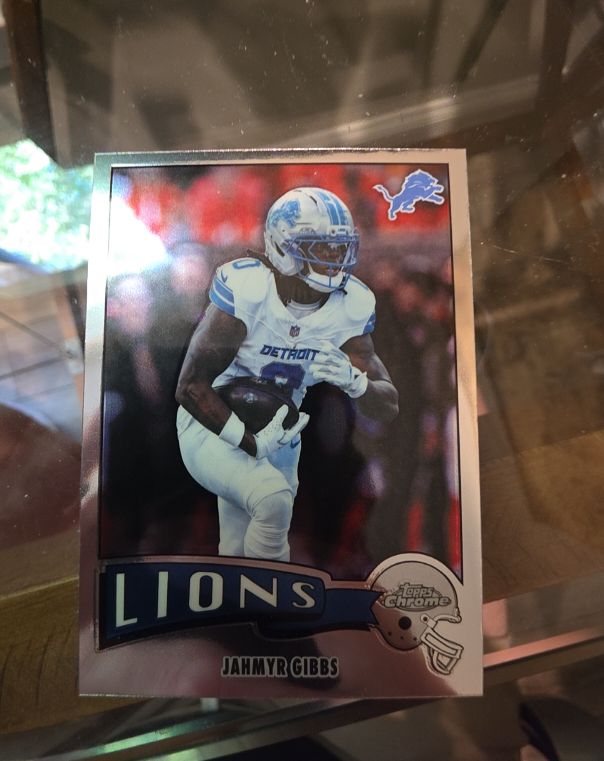 2025 Topps Chrome #1975-12 Jahmyr Gibbs — front