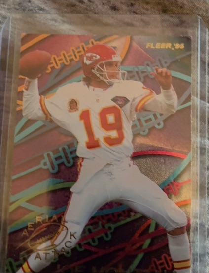 1995 Fleer #3 Joe Montana Aerial Attack — front
