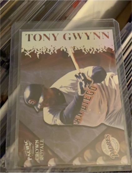 1998 Pacific Crown Royale Pillars of the Game #21 Tony Gwynn — front