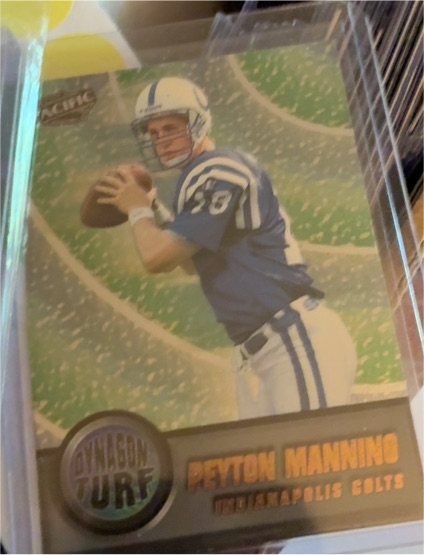 1998 Pacific Dynagon Turf #8 Peyton Manning — front