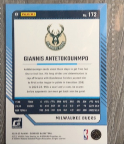 2023-24 Panini NBA Hoops #172 Giannis Antetokounmpo — front