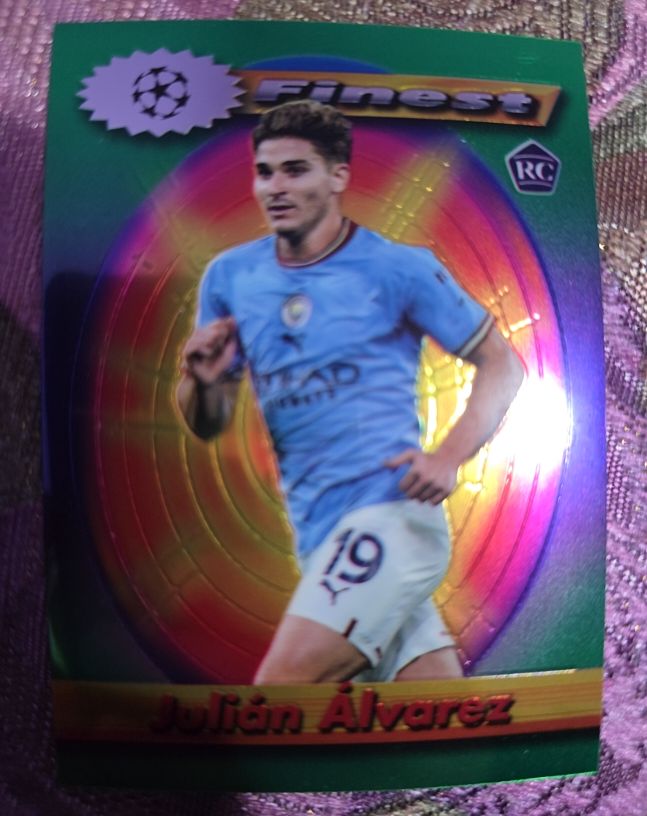 2022-23 Topps Finest Flashbacks UEFA #19 Julián Álvarez — front