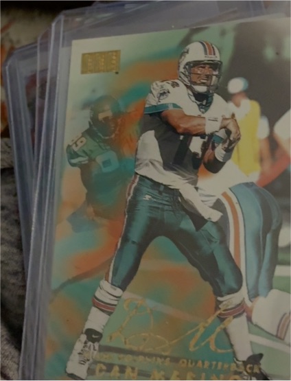 1998 SkyBox Premium #179 Dan Marino — front