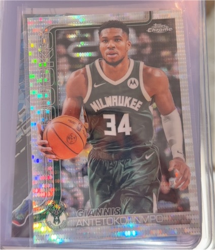 2025-26 Topps Chrome #137 Giannis Antetokounmpo — front