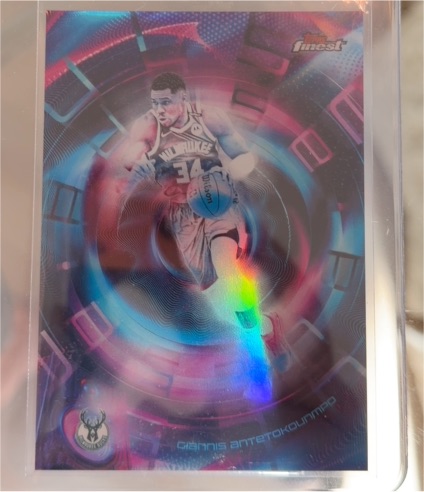 2025-26 Topps Finest Pulse #P-3 Giannis Antetokounmpo — front