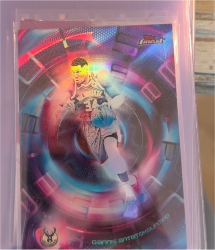 2025-26 Topps Finest Pulse #P-3 Giannis Antetokounmpo — front