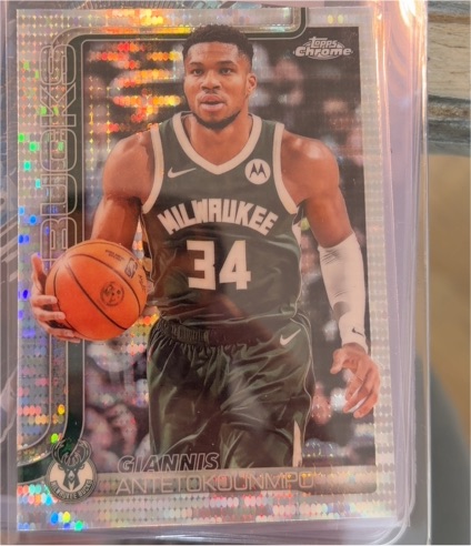 2025-26 Topps Chrome #137 Giannis Antetokounmpo — front