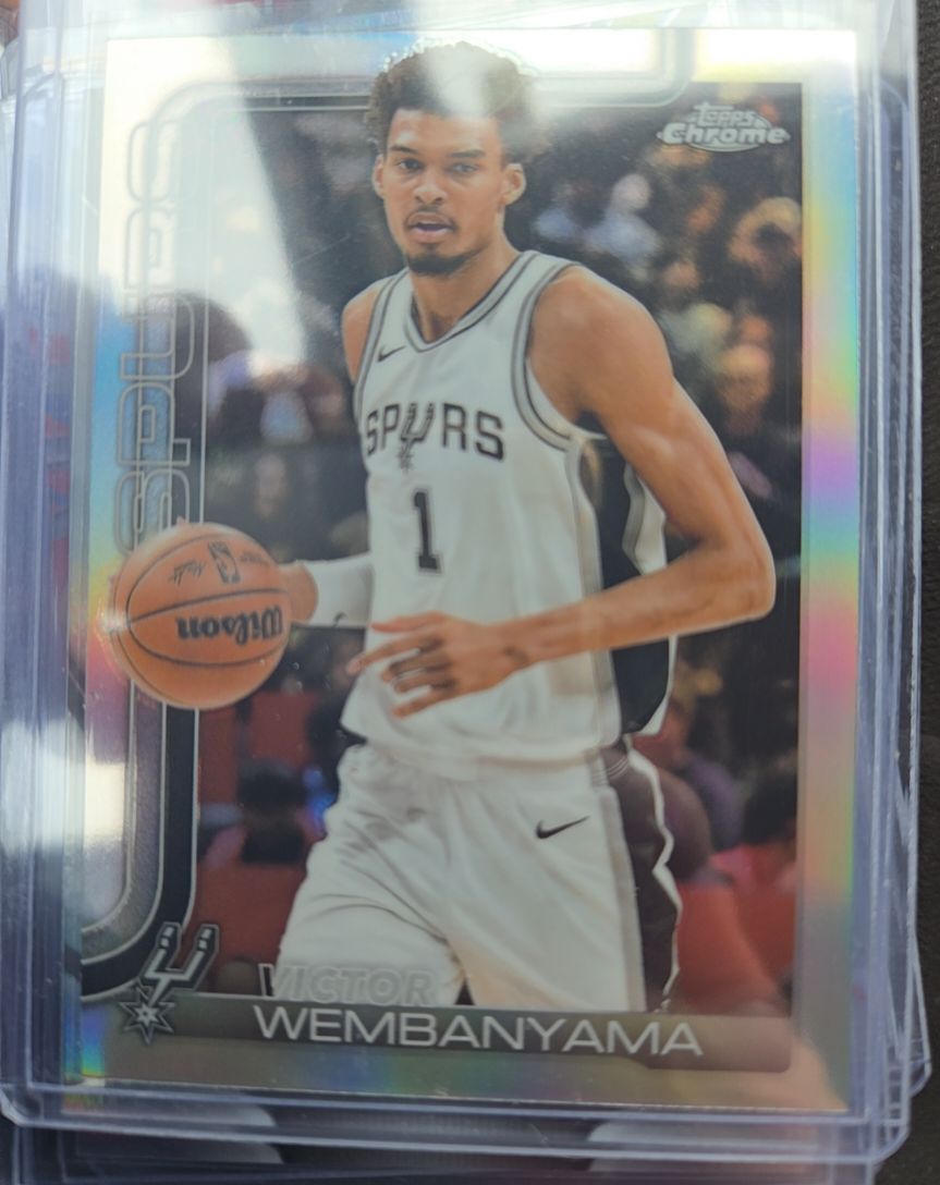 2025-26 Topps Chrome #221 Victor Wembanyama — front