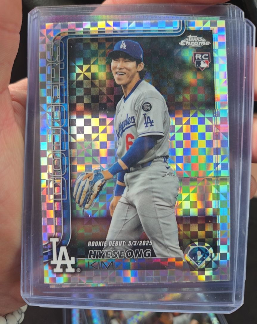 2025 Topps Chrome Update #USC149 Hyeseong Kim X-Fractor Rookie Debut Dodgers — front