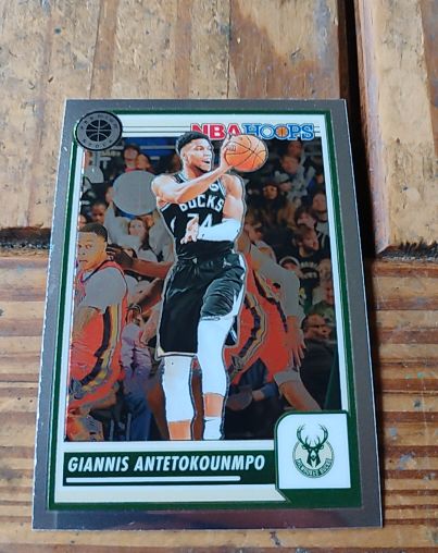 2023-24 Panini NBA Hoops Premium Stock #23 Giannis Antetokounmpo — front