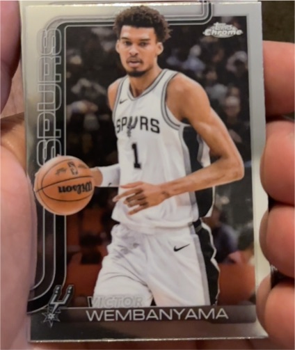 2025-26 Topps Chrome #221 Victor Wembanyama — front