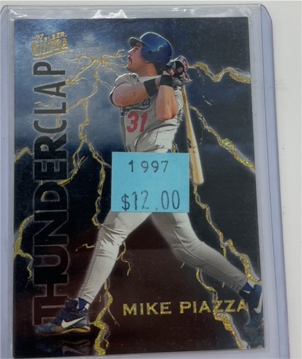 1997 Fleer Ultra #9 Mike Piazza Thunderclap — front