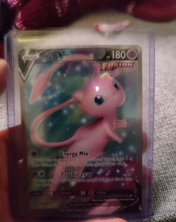 2021 Pokémon TCG Fusion Strike #250 Mew V — front