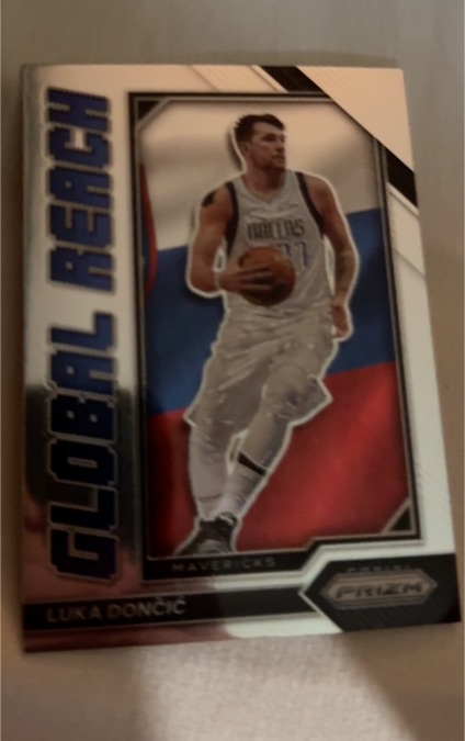 2022-23 Panini Prizm #10 Luka Dončić Global Reach — front