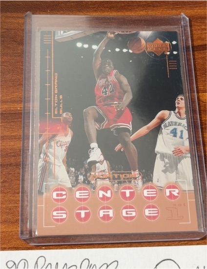 2000-01 Upper Deck #1 Elton Brand Center Stage — front
