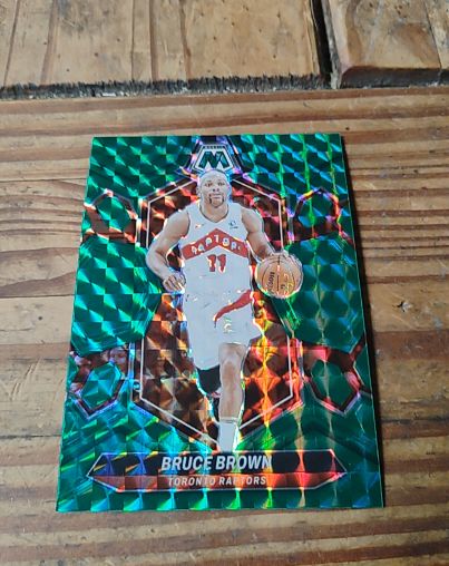 2023-24 Panini Mosaic #185 Bruce Brown Green Mosaic Prizm Toronto Raptors — front