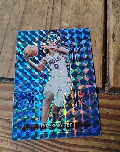2023-24 Panini Mosaic #79 Tyrese Maxey Blue Reactive Prizm — front