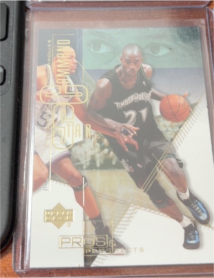 2000-01 Upper Deck Pros and Prospects Star Command #SC10 Kevin Garnett — front