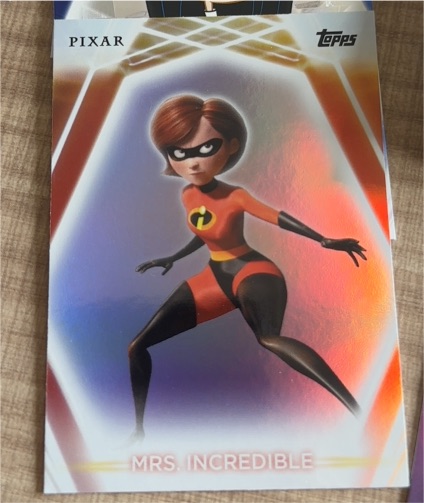 2026 Topps Disney Neon #52 Mrs. Incredible — front